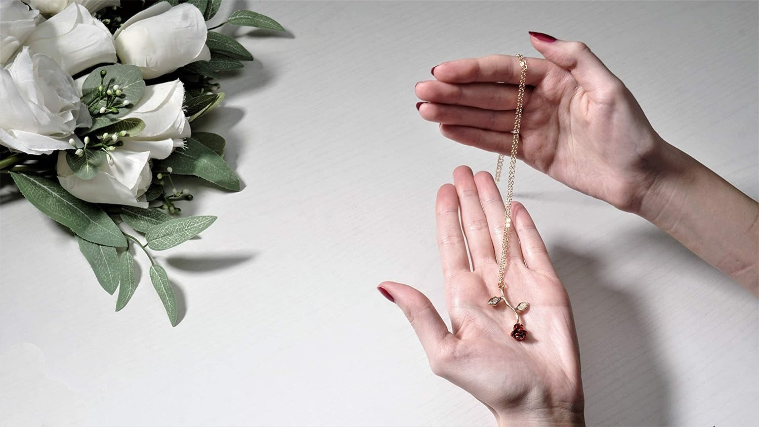 Rose Gold Necklace for Women – Dainty Flower Pendant Necklace, Gold Necklace for Women Jewelry, Minimalist Aesthetic Cute Necklace Gift for Girlfriend Wife Mom